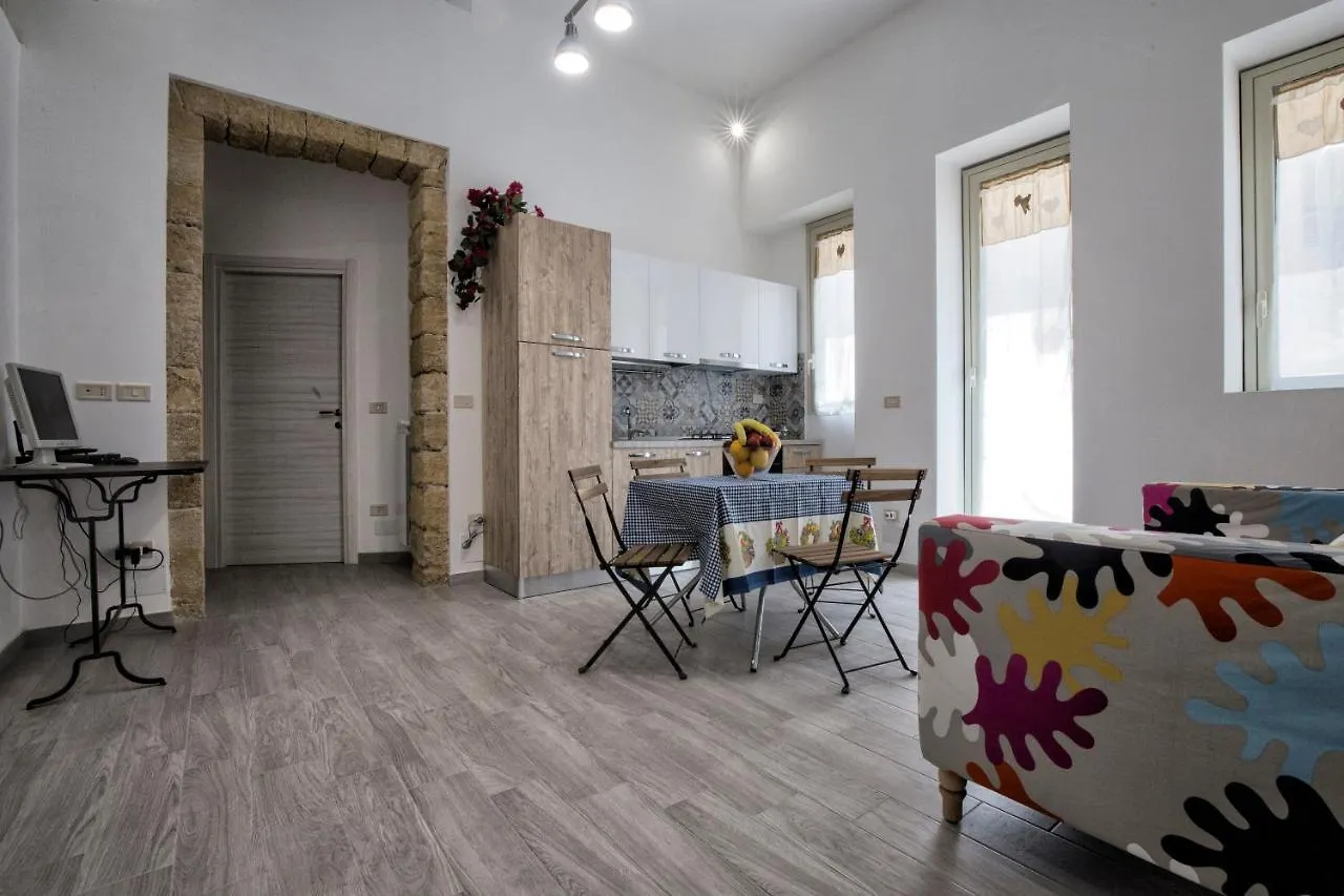 Garden House: Apartments And Rooms For Holidays 巴勒莫