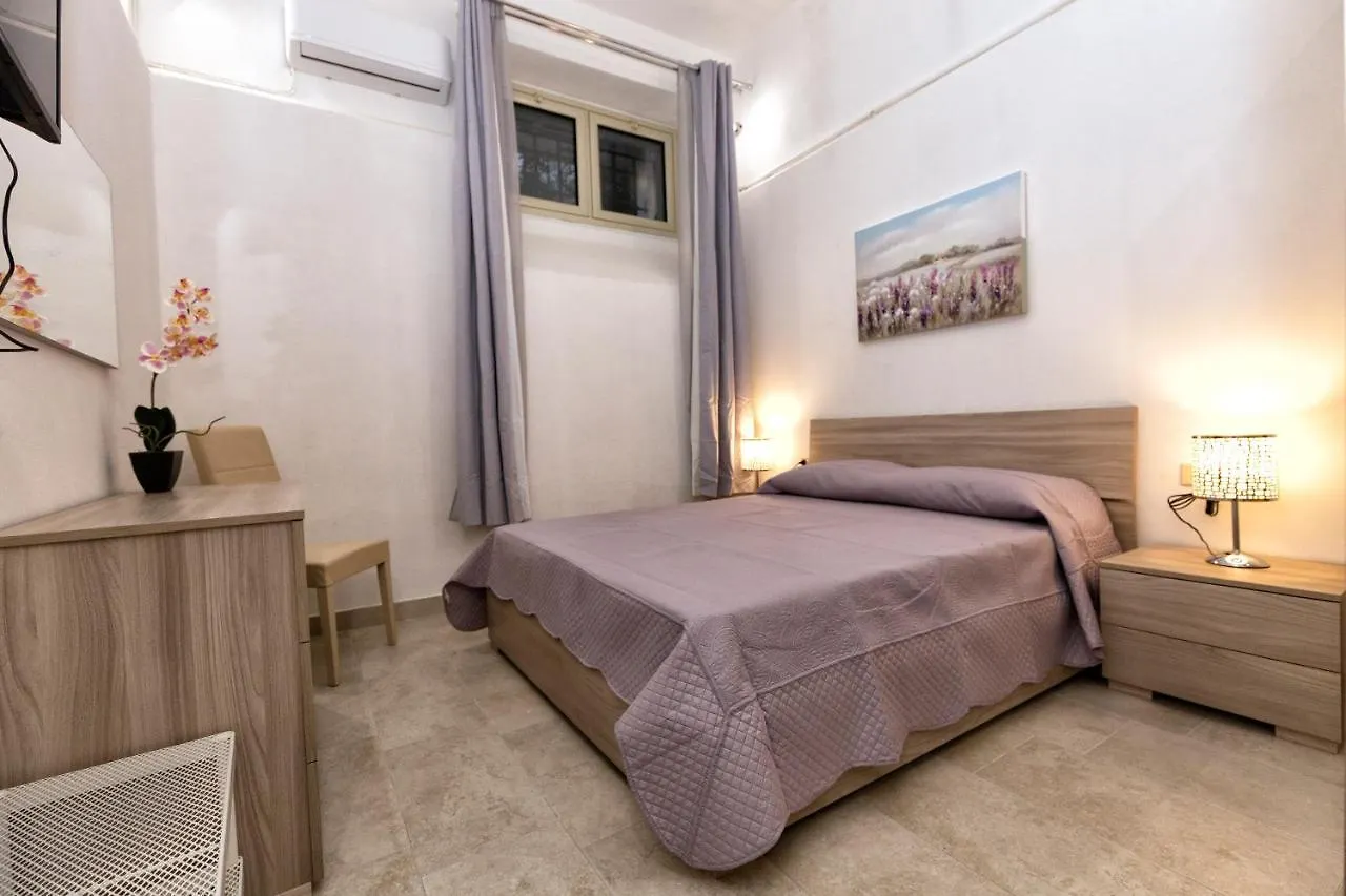 Garden House: Apartments And Rooms For Holidays Palermo