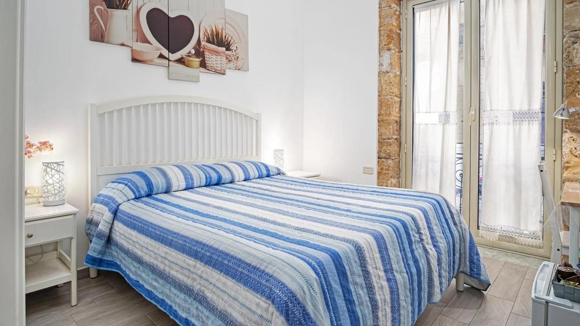 Bed & Breakfast Garden House: Apartments And Rooms For Holidays Palermo