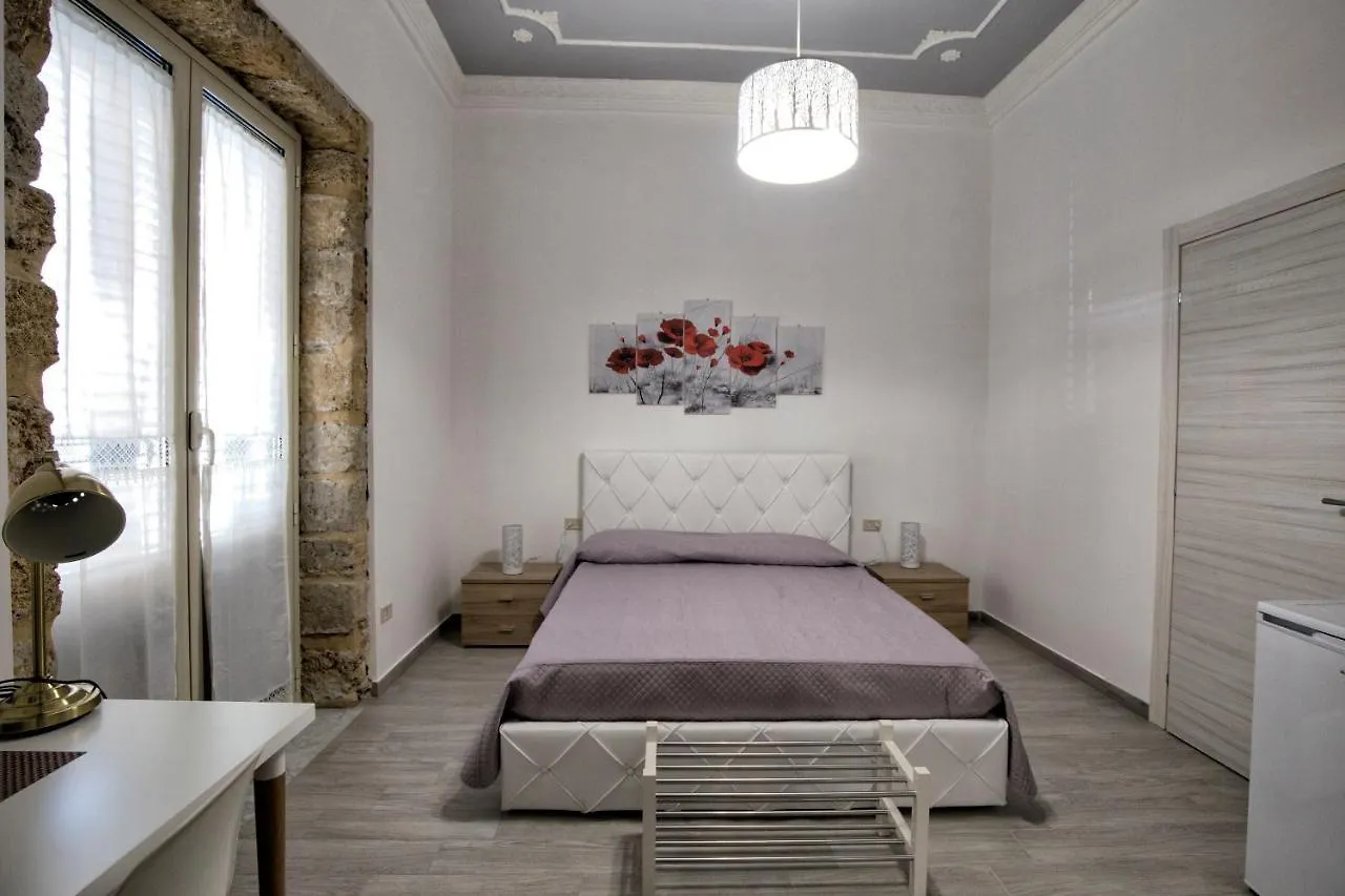 Garden House: Apartments And Rooms For Holidays Palermo Frühstückspension