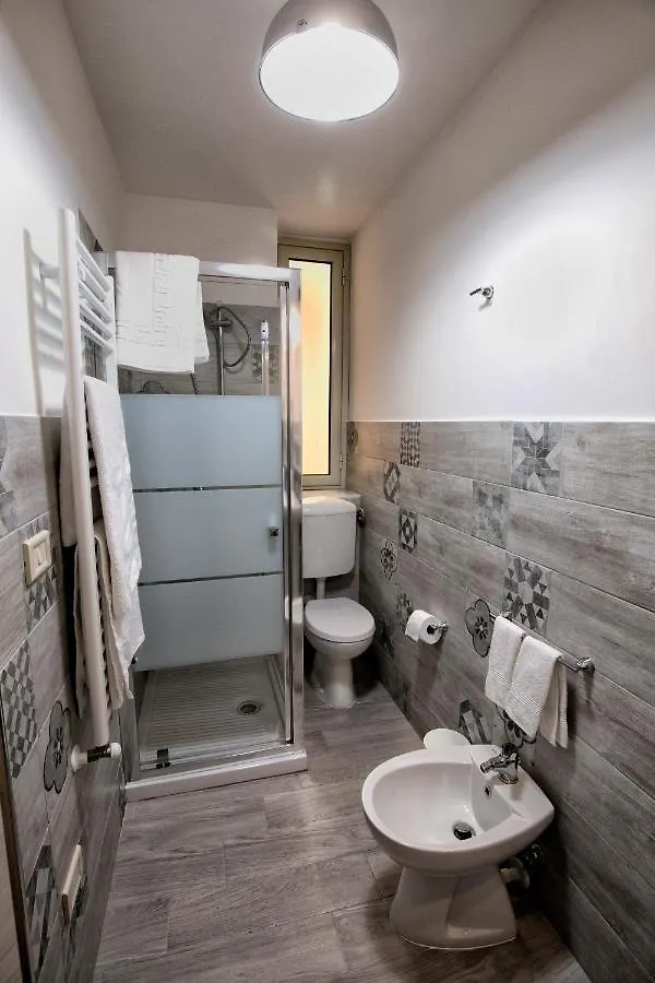 Garden House: Apartments And Rooms For Holidays Palermo Frühstückspension