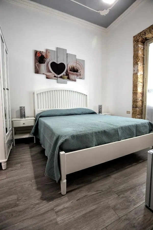 Garden House: Apartments And Rooms For Holidays Palermo Frühstückspension