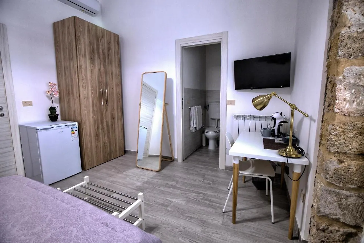 Garden House: Apartments And Rooms For Holidays Palermo