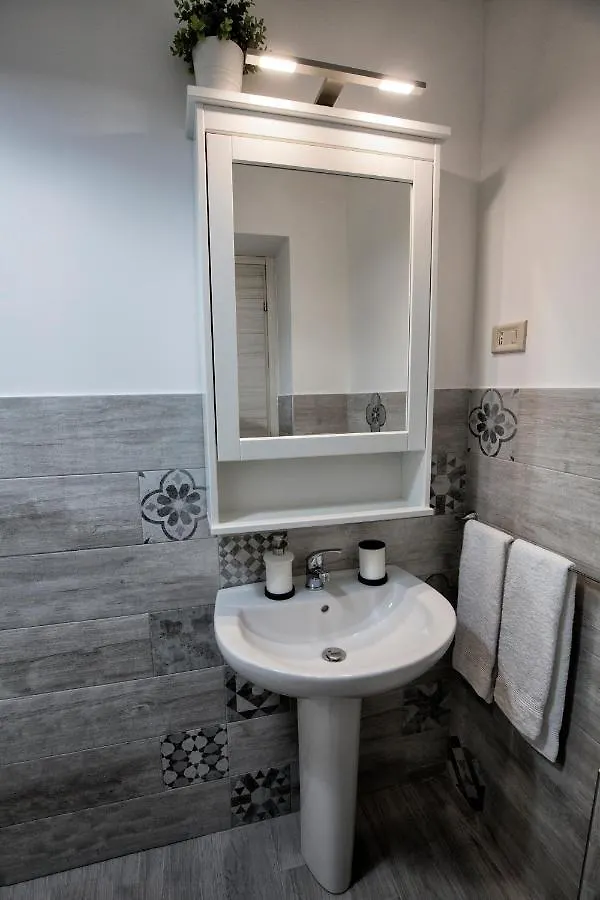 Frühstückspension Garden House: Apartments And Rooms For Holidays Palermo