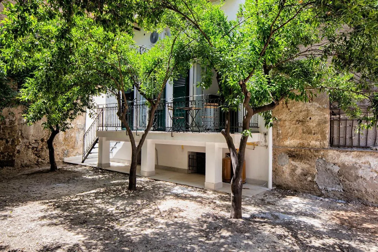 Garden House: Apartments And Rooms For Holidays Palermo 2*,  Italien