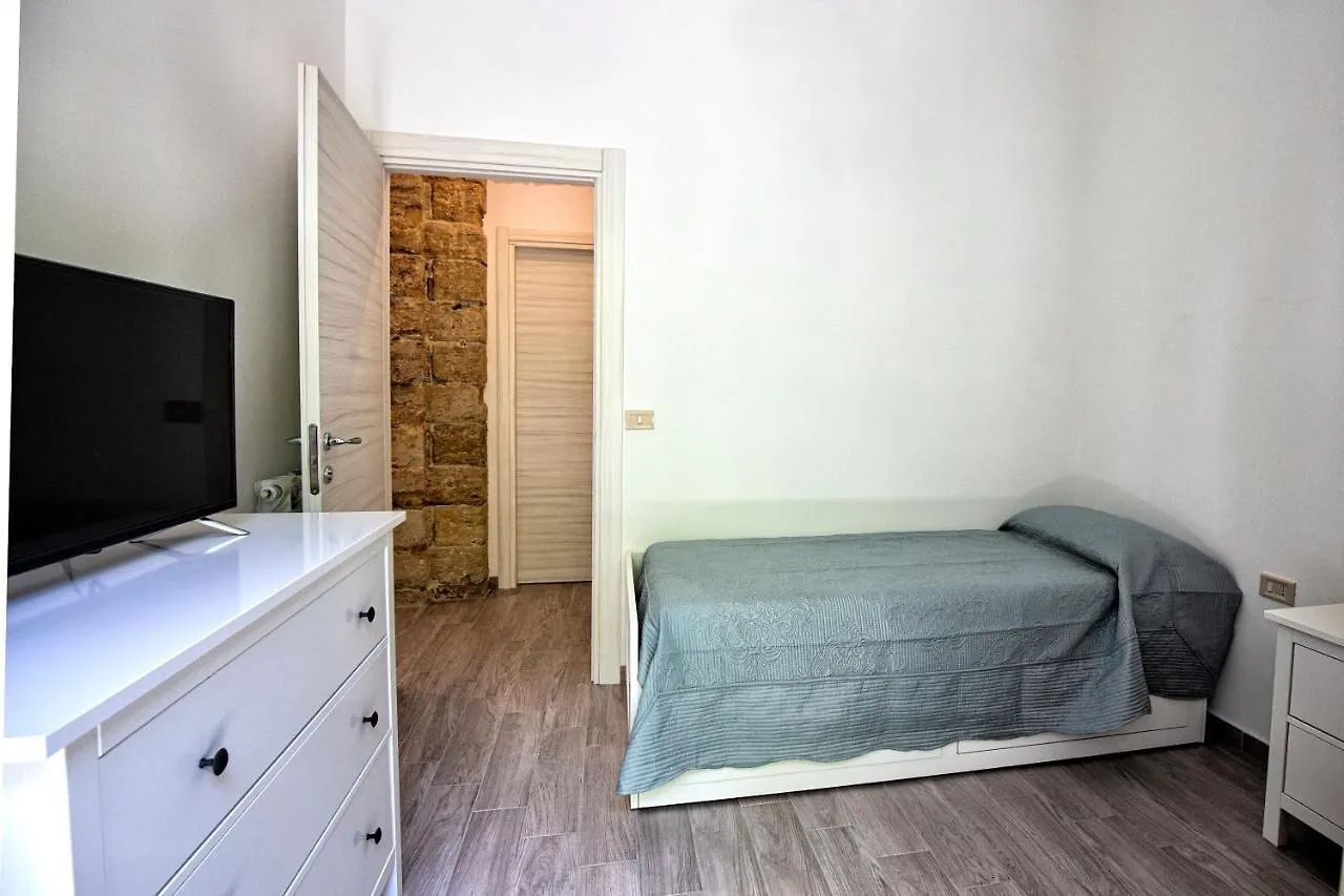 Garden House: Apartments And Rooms For Holidays Palermo Frühstückspension