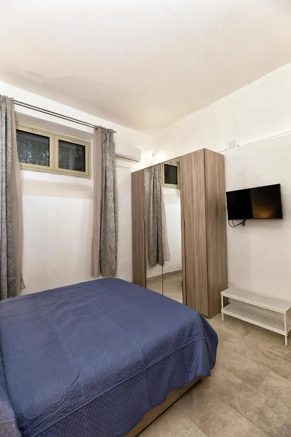 Garden House: Apartments And Rooms For Holidays Palermo Frühstückspension