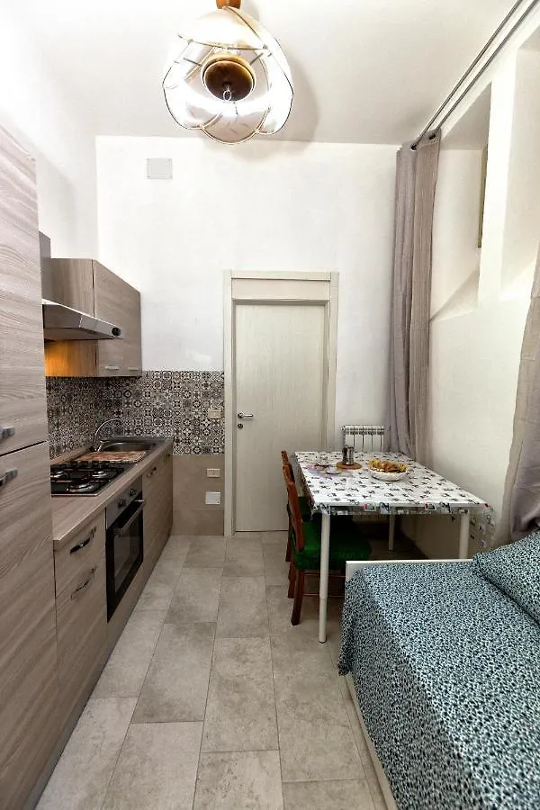 ** Frühstückspension Garden House: Apartments And Rooms For Holidays Palermo Italien