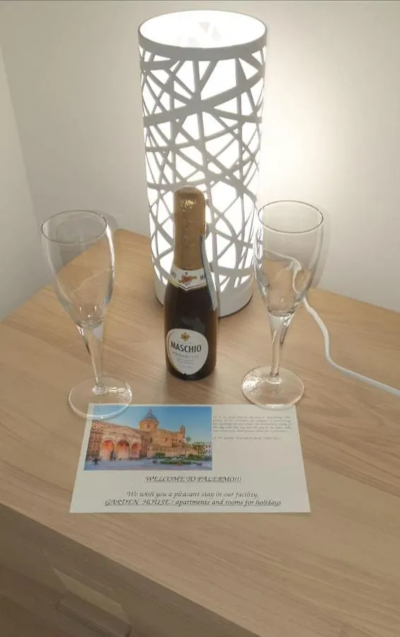 Garden House: Apartments And Rooms For Holidays Palermo 2*,  Italien