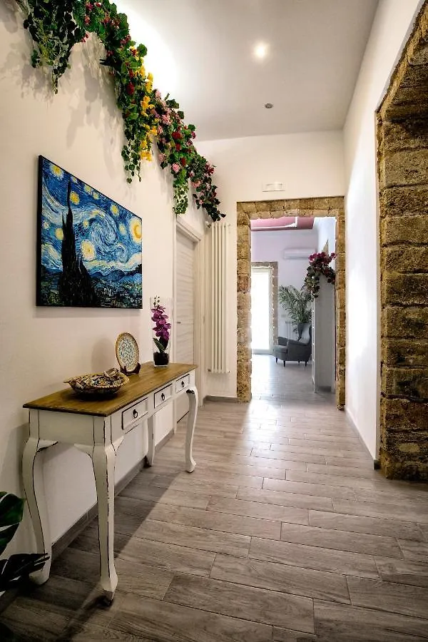 Garden House: Apartments And Rooms For Holidays Palermo