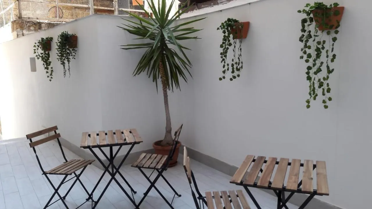 Garden House: Apartments And Rooms For Holidays Palermo