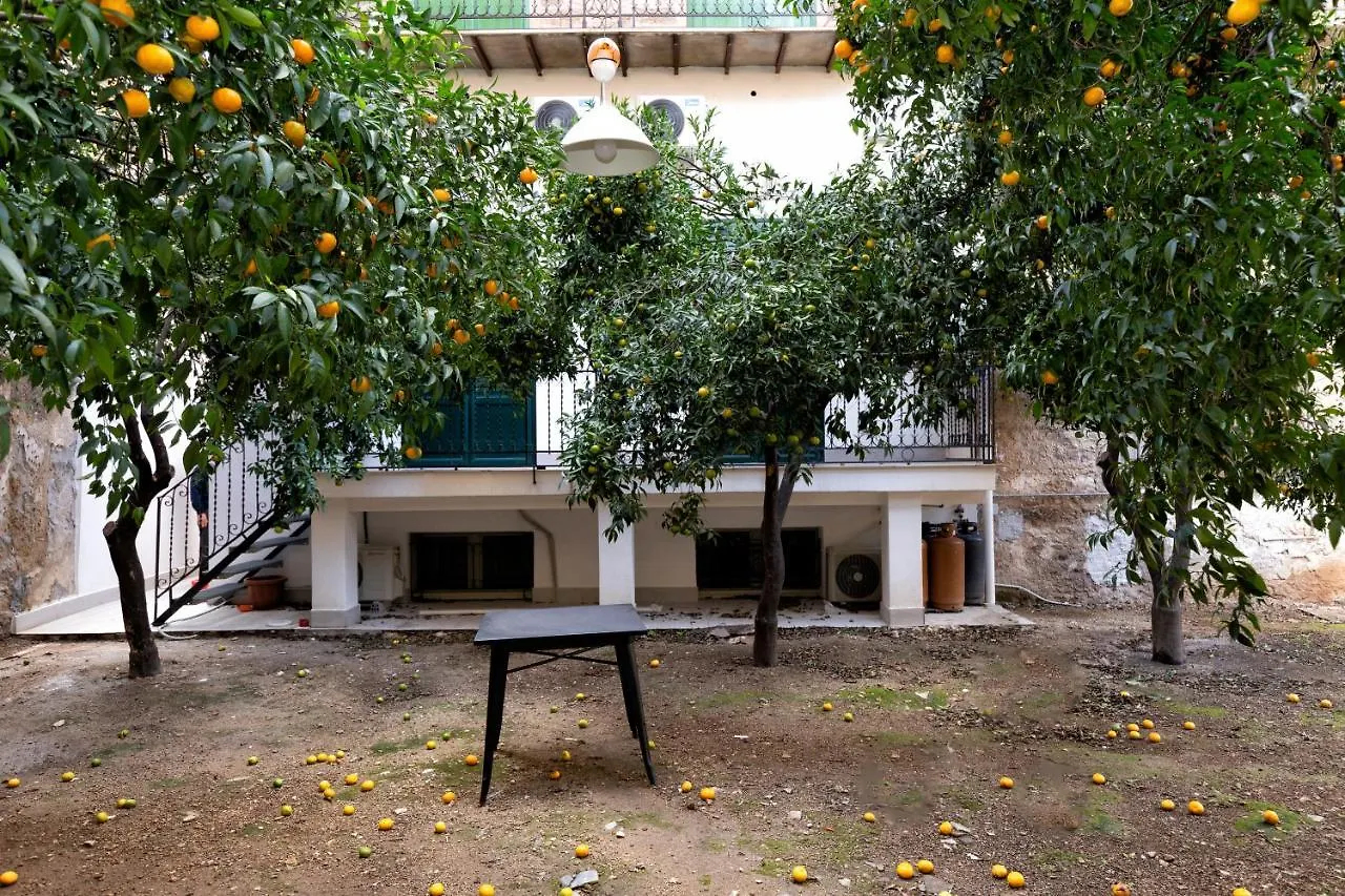 Garden House: Apartments And Rooms For Holidays Palermo