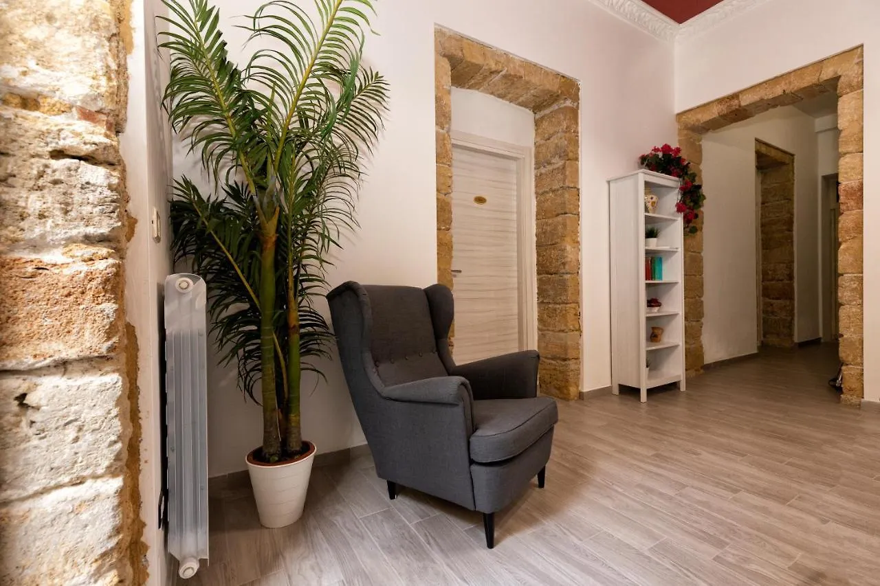 Garden House: Apartments And Rooms For Holidays Palermo 2*,