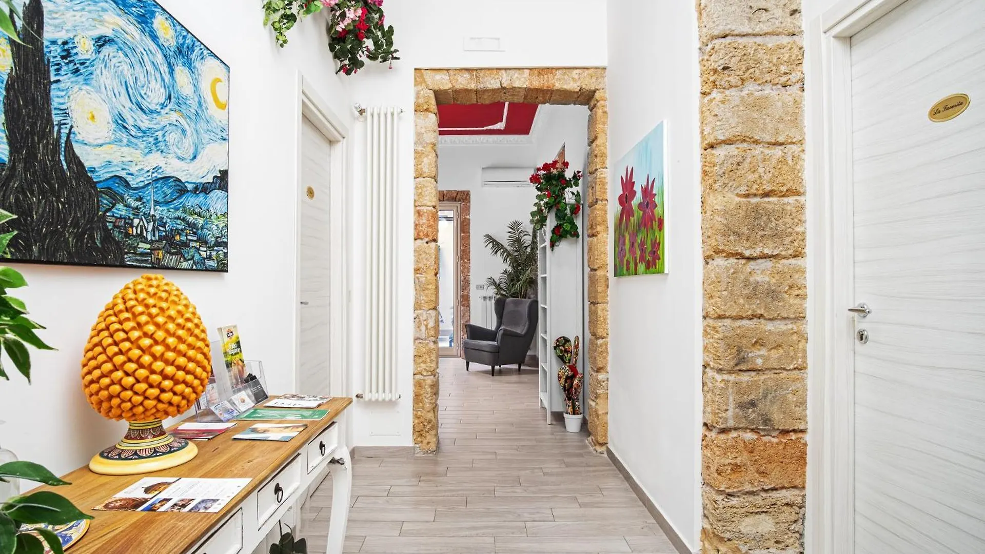 Garden House: Apartments And Rooms For Holidays Palermo Bed & Breakfast